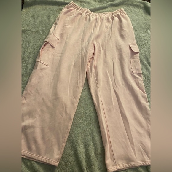 SKIMS Cotton Fleece Cargo Pants - Picture 6 of 6